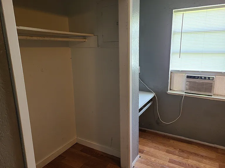 800 W Washington St #1 — Photo 5