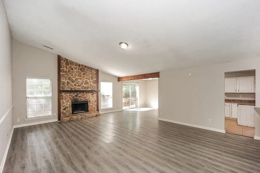 3 bed, 2.0 bath, 1694 sqft, $2,490 — Photo 3