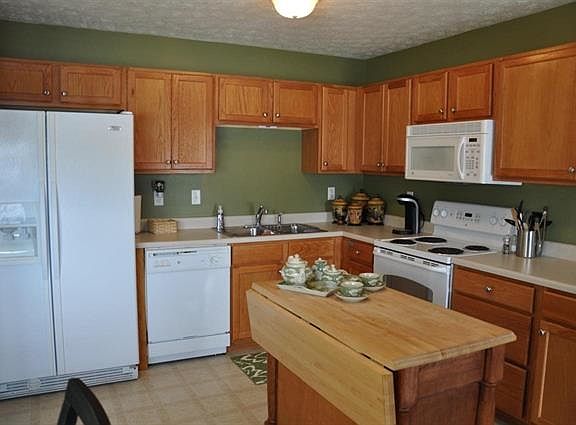 4th image of 4545 Boardwalk Dr