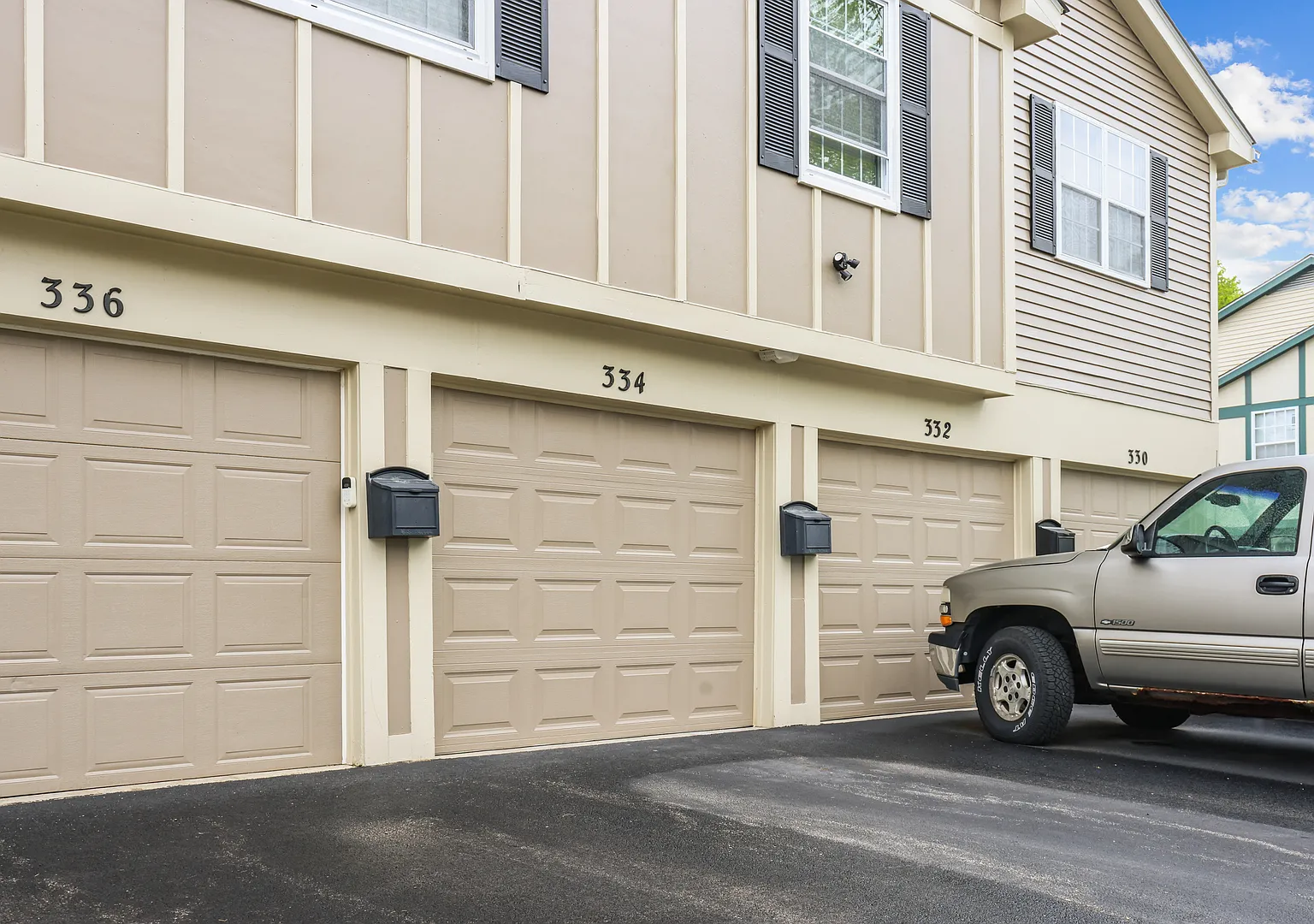 3 bed, 2.5 bath, 1392 sqft, $2,750 — Photo 2