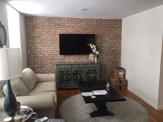 Rented by Weinstein Realty Group | media 21