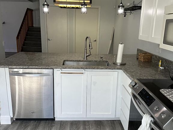 5th image of 23 Bedford Ct APT C