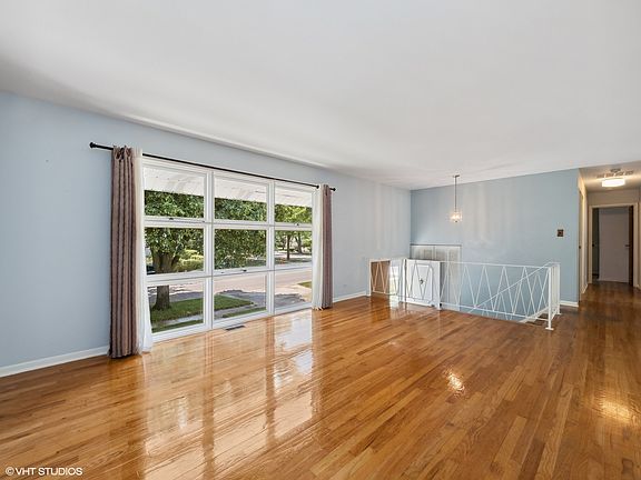 3rd image of 1012 E Dean Dr