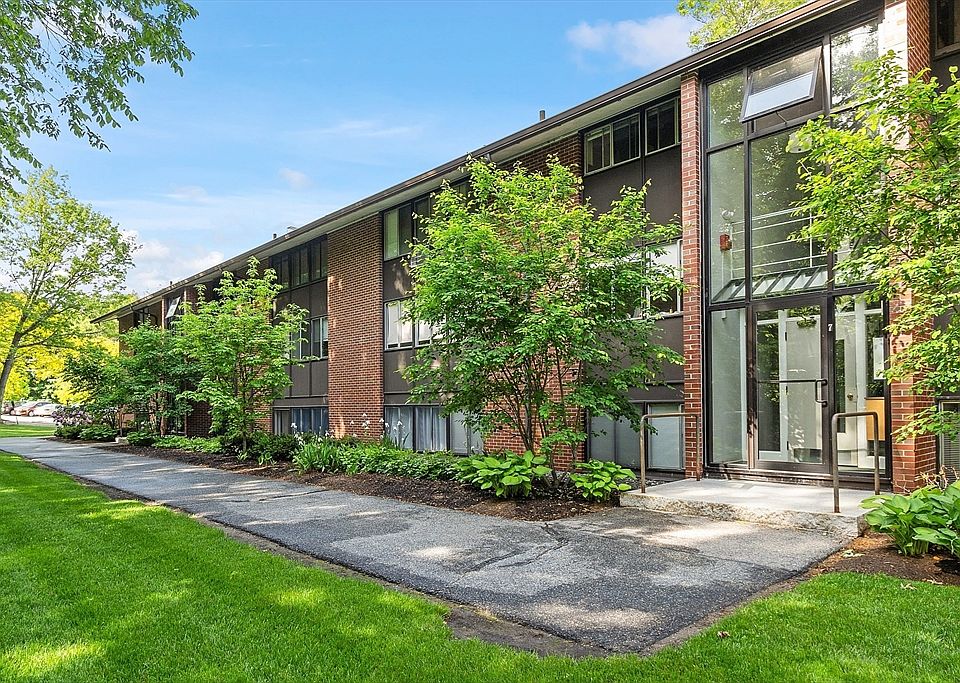 1st image of 7 Longwood Dr APT 6
