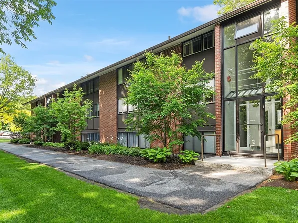 7 Longwood Dr APT 6, Andover, MA 01810