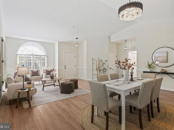 5th image of 906 Whispering Ridge Ln