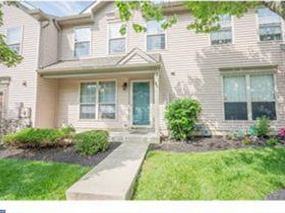 1st image of 16 Woodbrook Dr