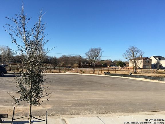 3rd image of 4506 Adanac Ct