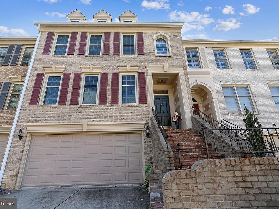 1st image of 8 Bloomingdale Ct