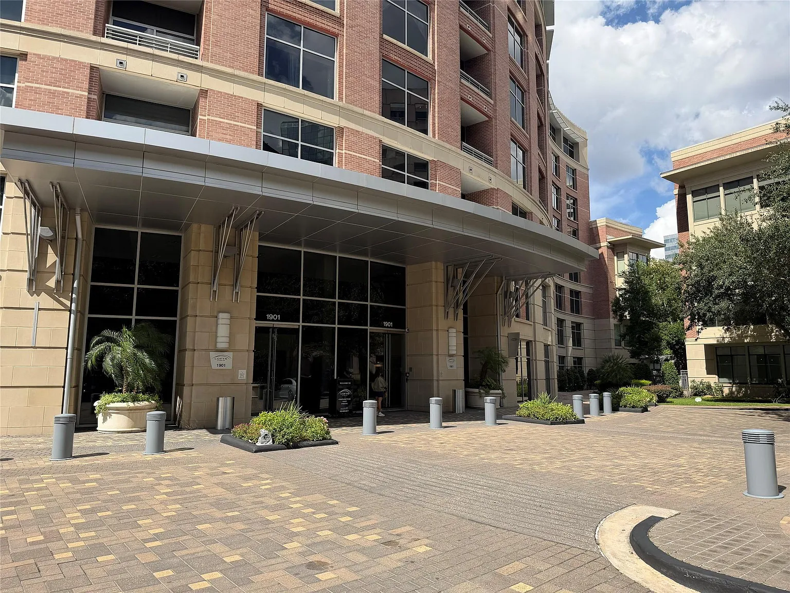 1 bed, 1.0 bath, 1031 sqft, $2,000 — Photo 1
