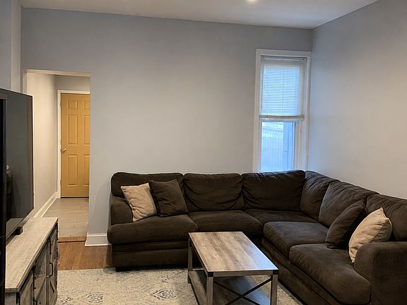 4th image of 2981 Mercer St