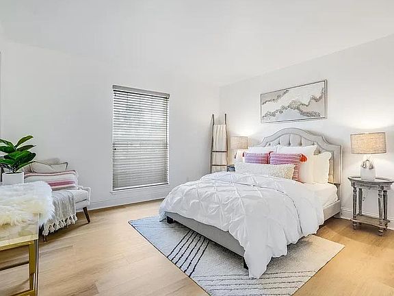 5th image of 1940 Mount Vernon Ct APT 1