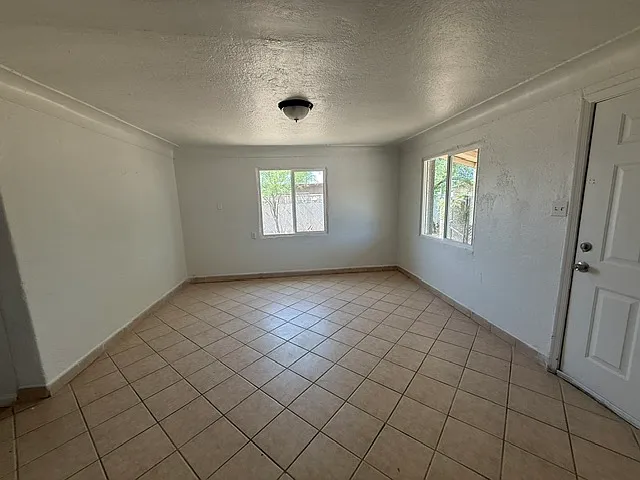5144 S 11th Ave — Photo 4