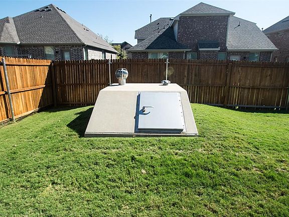 4th image of 3305 Glen Crest Ln