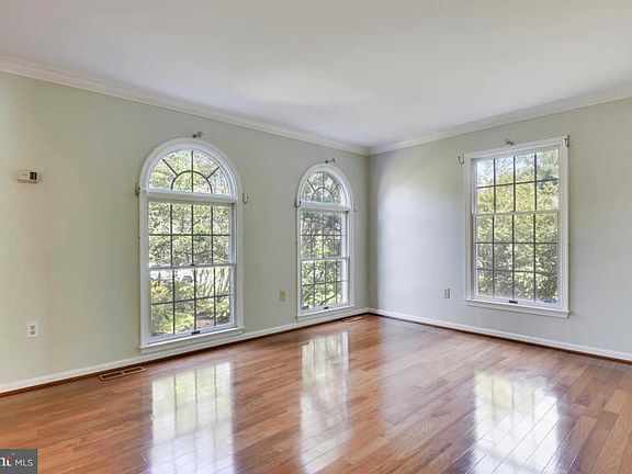 4th image of 503 Windy Knolls Ct