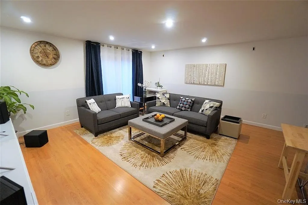 2 bed, 1.5 bath, 1270 sqft, $3,600 — Photo 3
