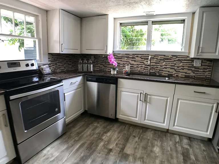 109 E Bass St — Photo 3