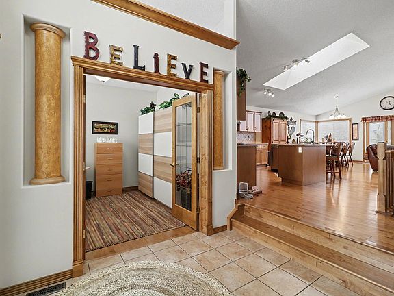 3rd image of 5 Richelieu Cres