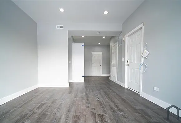 908 W 68th St #1 — Photo 4