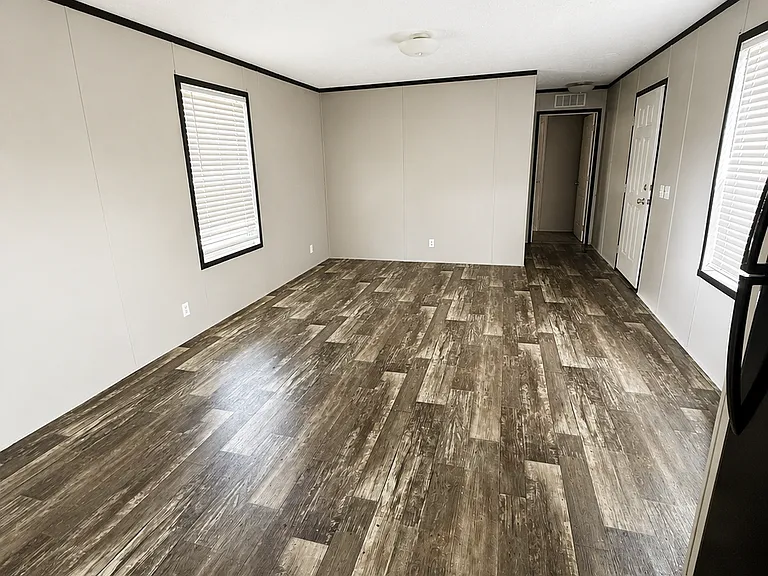 4900 S Valley View Rd #25 — Photo 4