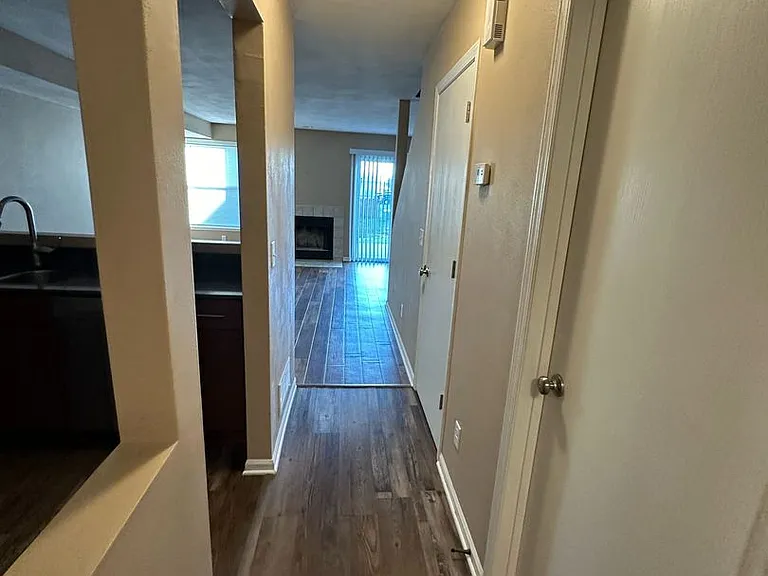 386 Amphitheater Dr — Photo 40