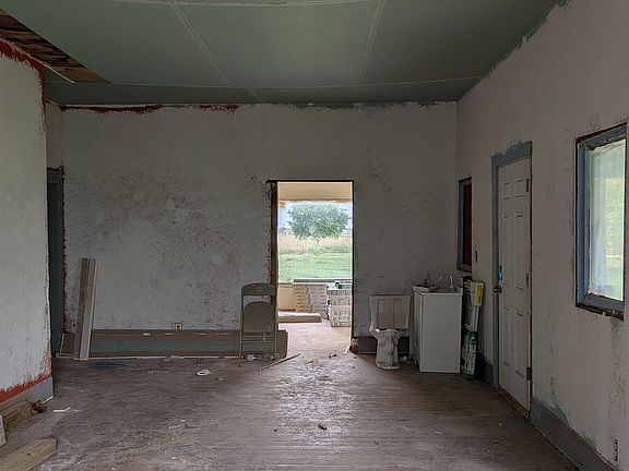 4th image of 705 Wolf Rd