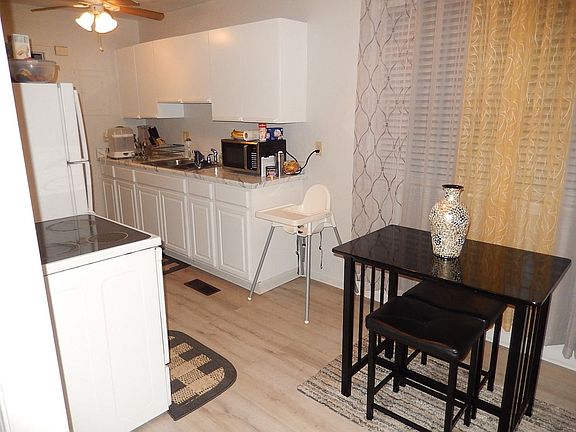 3rd image of 1409 Glenda Dr