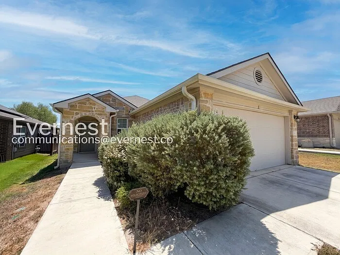 3 bed, 2.0 bath, 1521 sqft, $1,995 — Photo 2