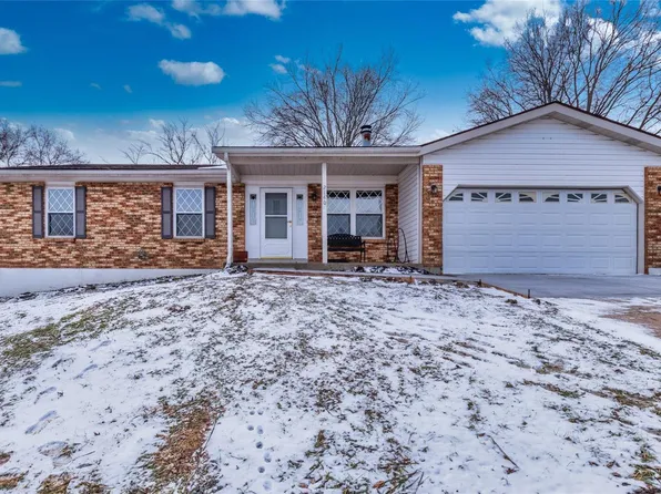 2140 Treasure Island Dr, Imperial, MO 63052