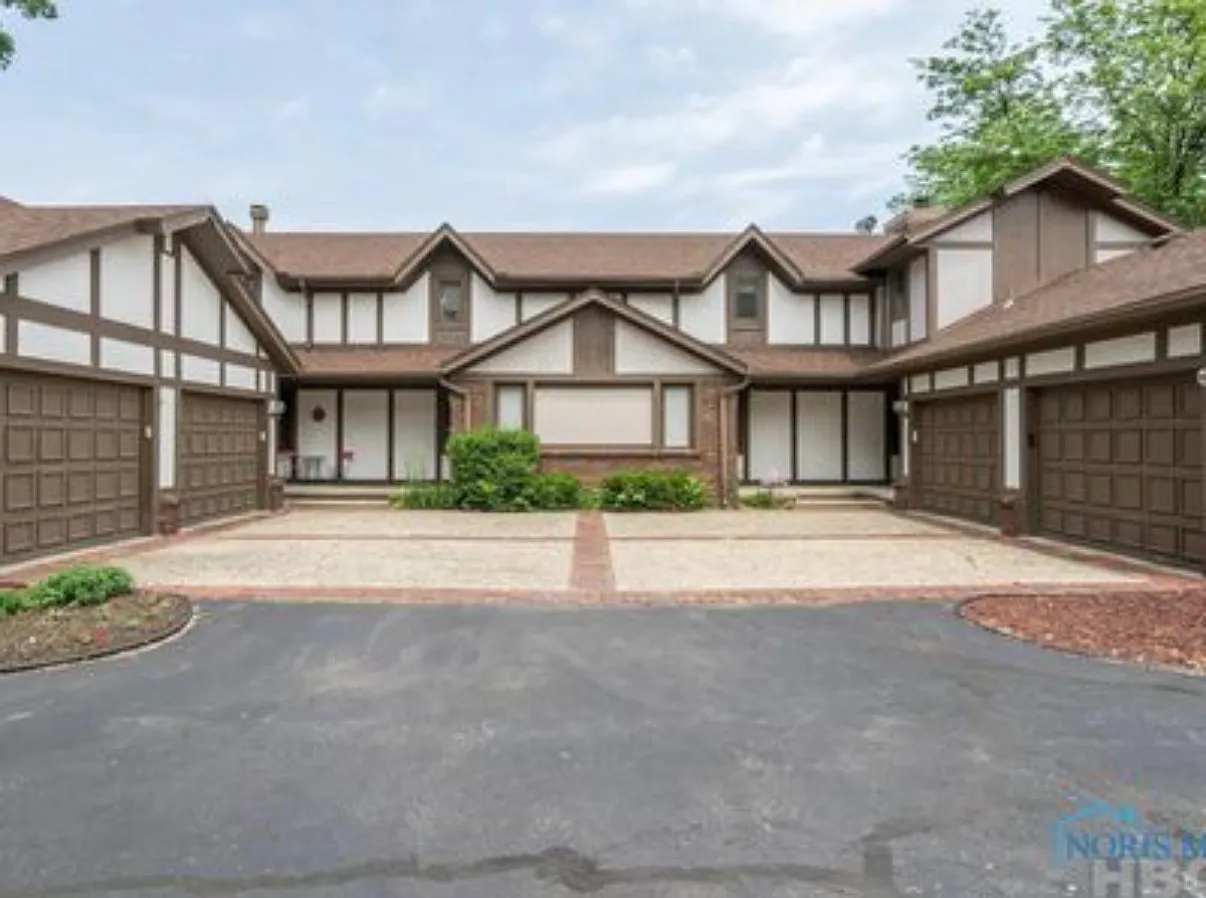 2 bed, 1.5 bath, 1088 sqft, $1,295 — Photo 1