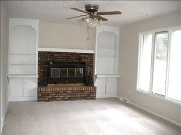 4661 Schroeder Dr, Bellevue, NE 68157