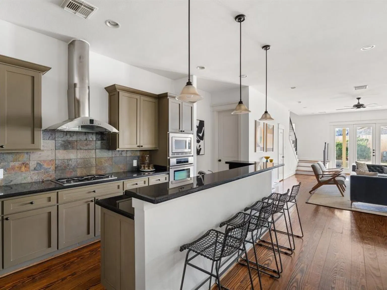 3 bed, 2.5 bath, 2283 sqft, $2,250 — Photo 4