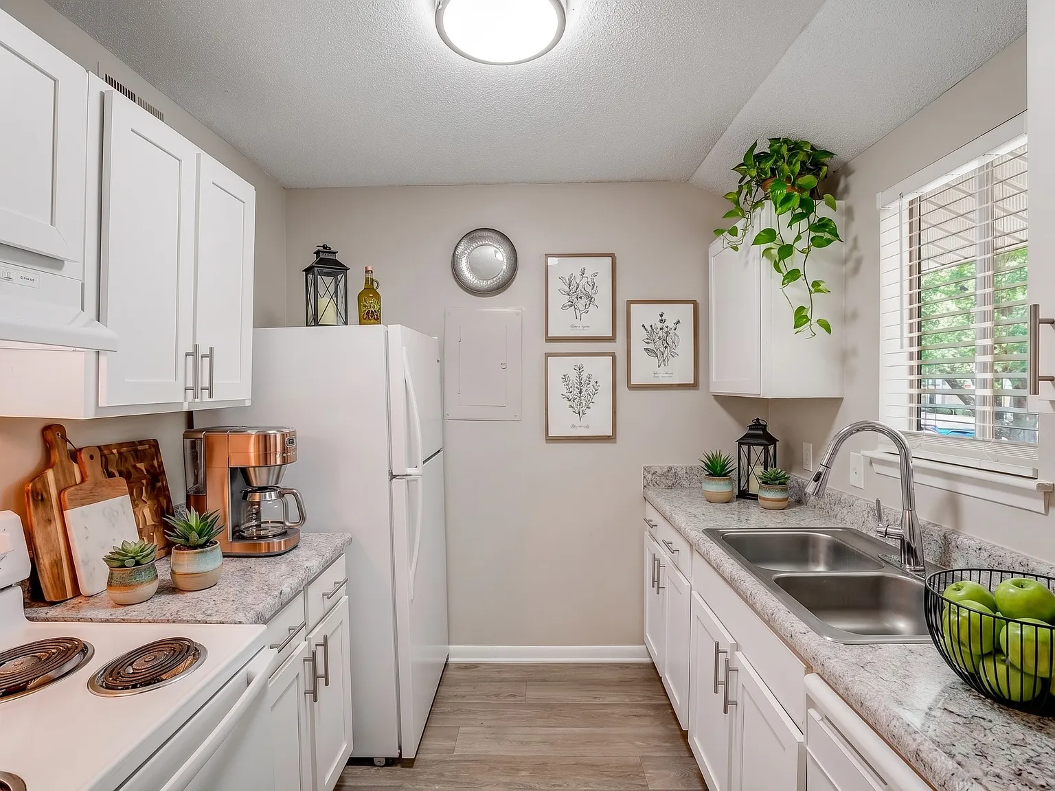 Pine Ridge Apartments — Photo 2
