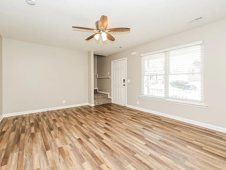 1007 Cheryl Ln — Photo 5