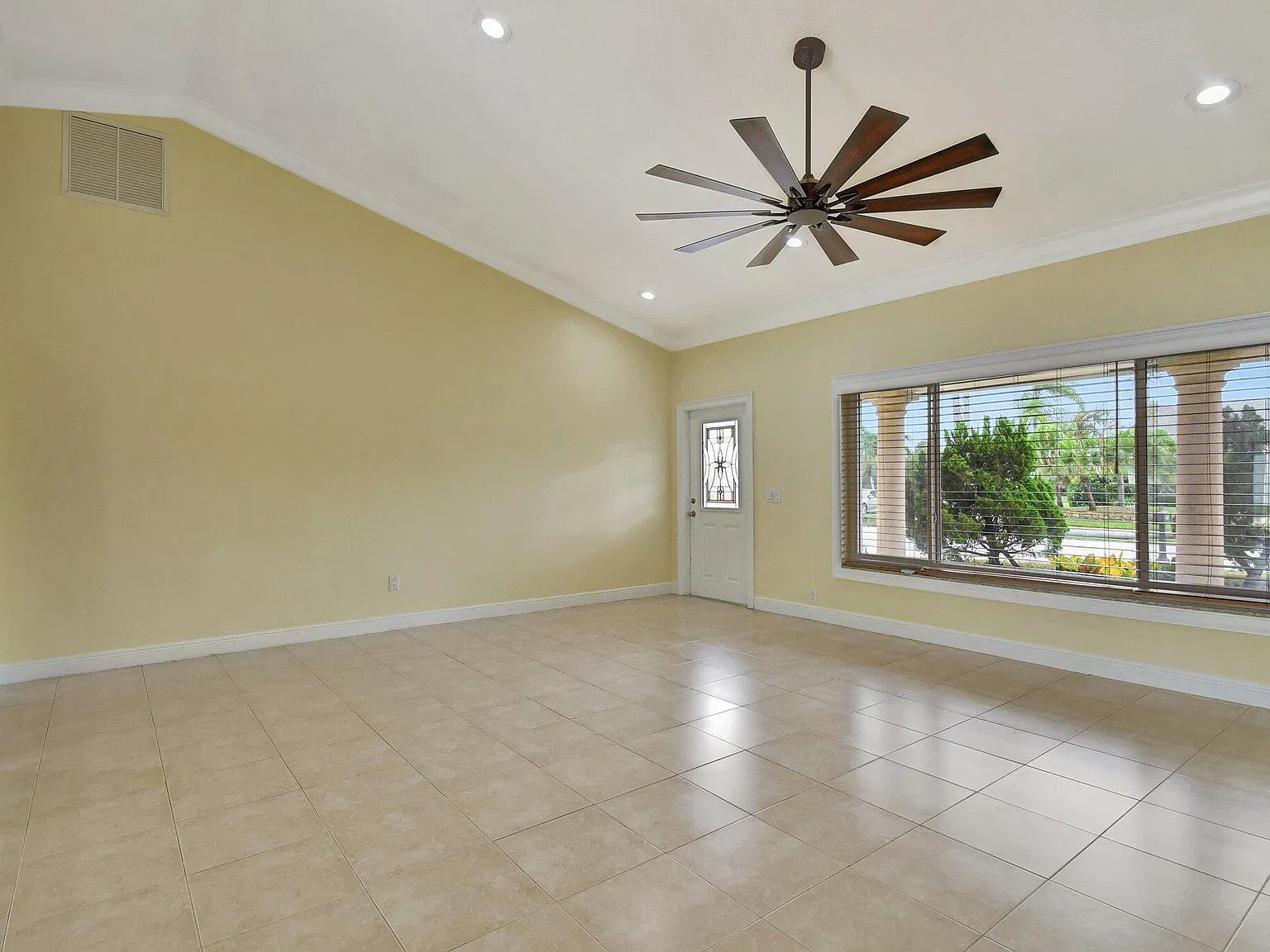 3 bed, 2.0 bath, 1835 sqft, $4,500 — Photo 3
