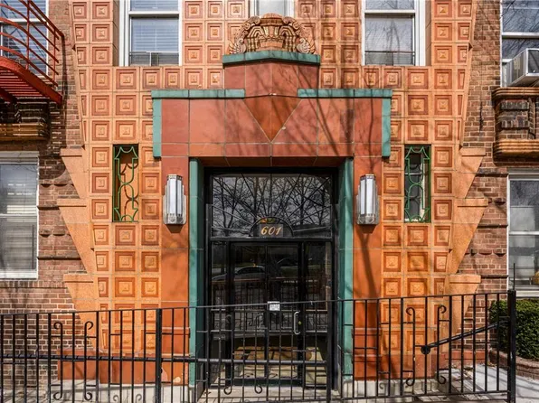 601 Pelham Parkway N #210, Bronx, NY 10467