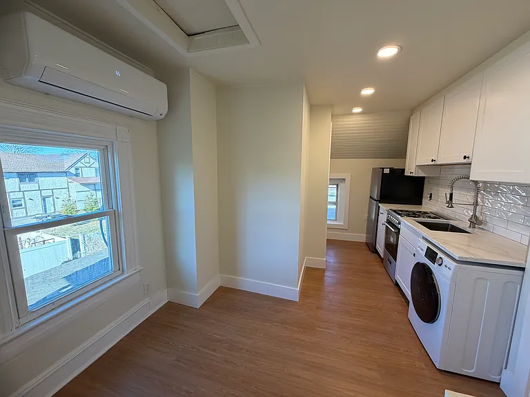 183 Franklin St #C — Photo 3