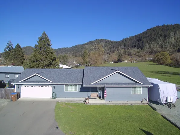 125 Raylin Ct, Myrtle Creek, OR 97457