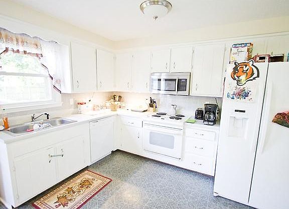 3rd image of 3457 Arvin Dr