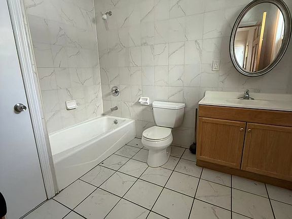 4th image of 2432 Ocean Ave #1