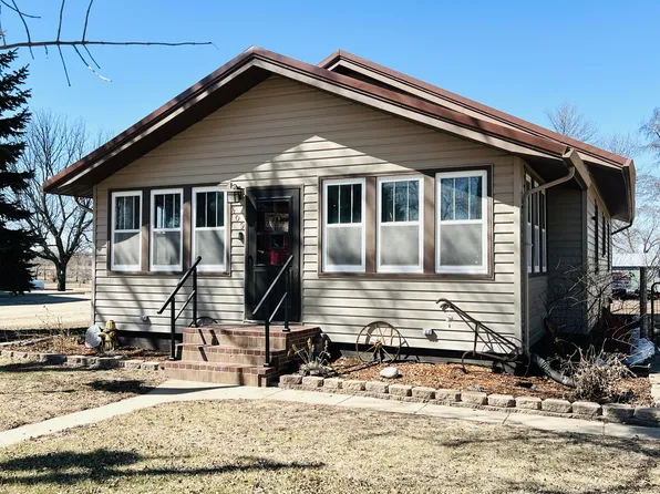409 4th St, Bath, SD 57427