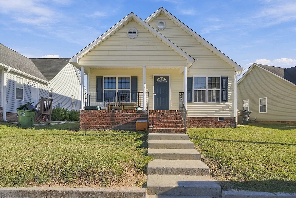 4 bed, 1600 sqft, $1,800 — Photo 1