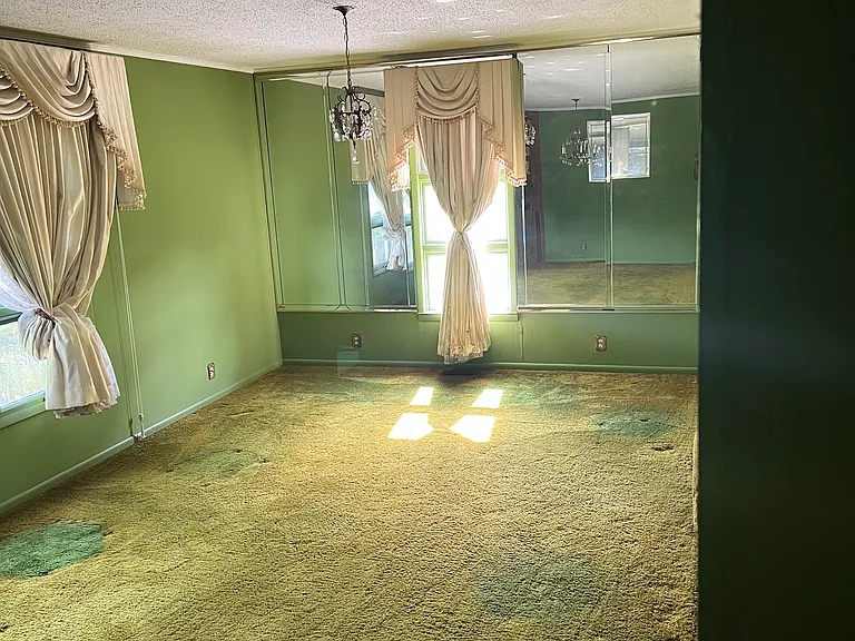 801 S Walker St — Photo 16