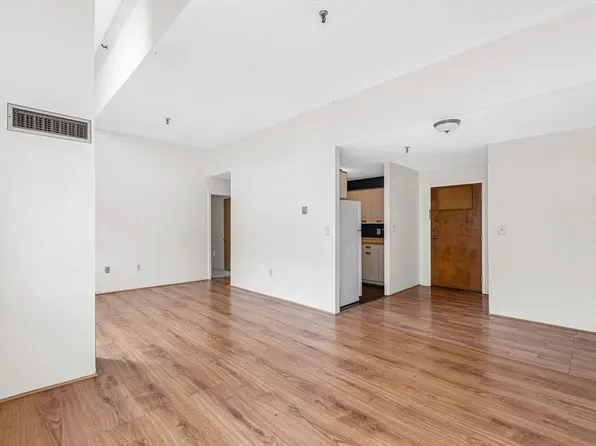 200 Market St APT A21, Lowell, MA 01852