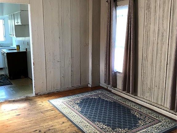 5th image of 121 East Ave