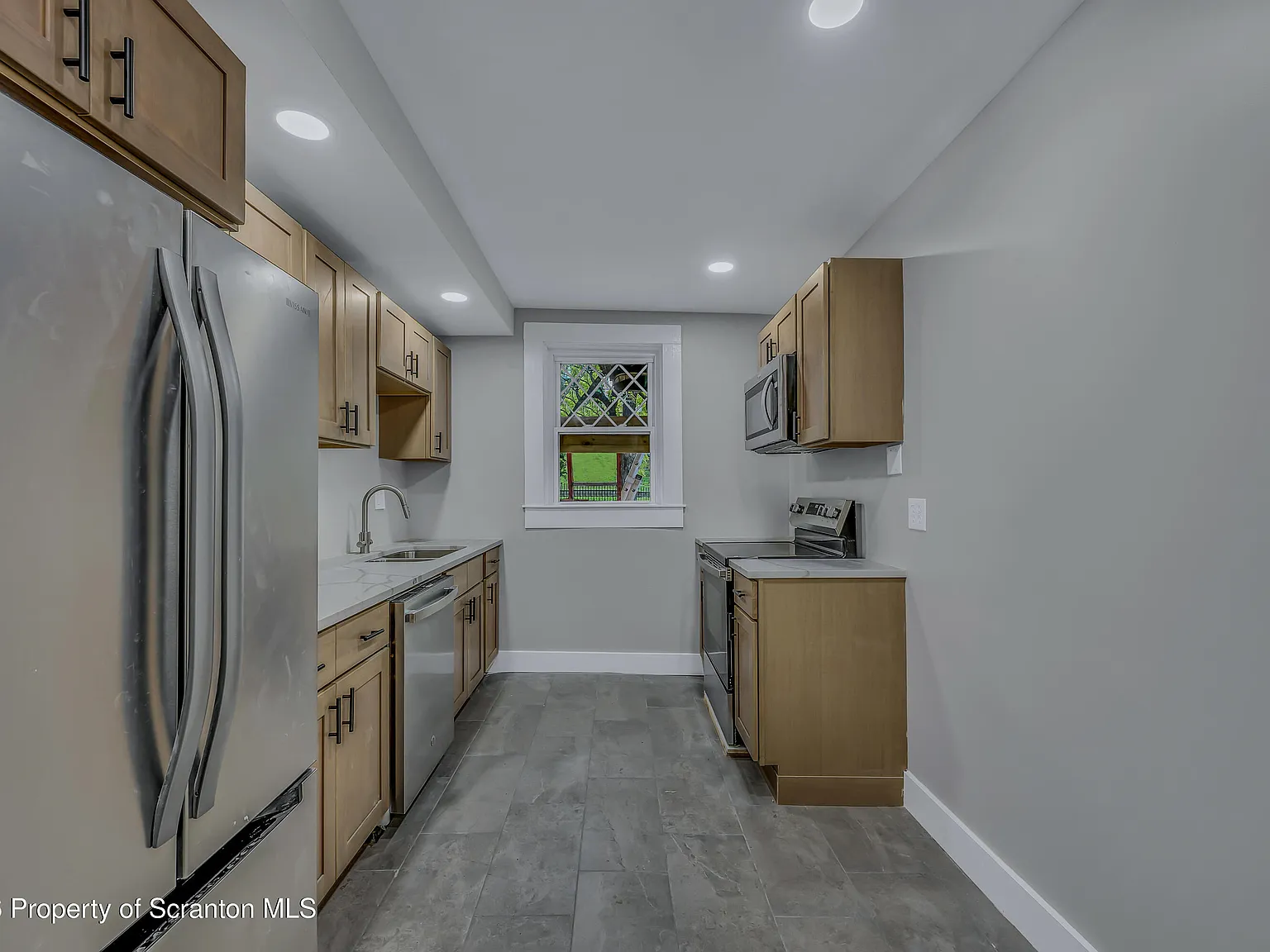 1 bed, 1.0 bath, 754 sqft, $1,295 — Photo 2