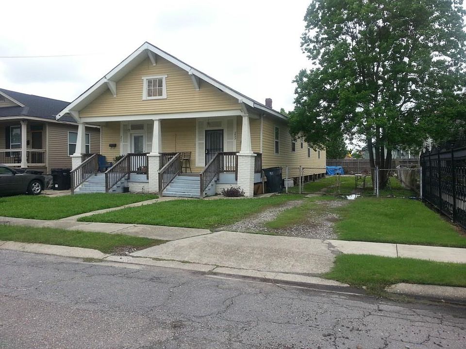 1st image of 2631-33 Acacia St