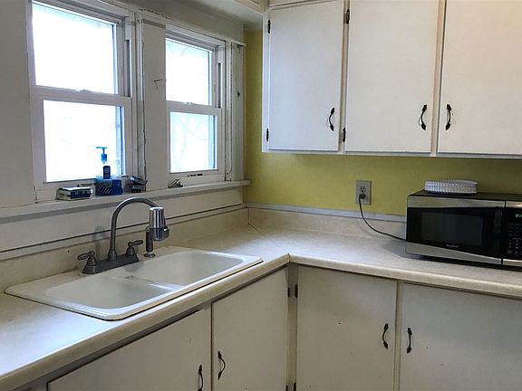 4th image of 213 S Illinois St