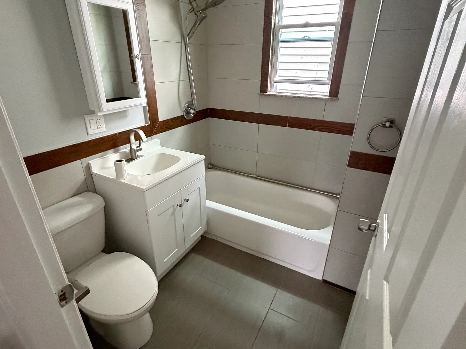 3 bed, 1308 sqft, $1,800 — Photo 1