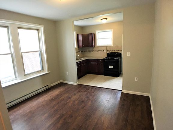 2nd image of 5820 Lansdowne Ave #1